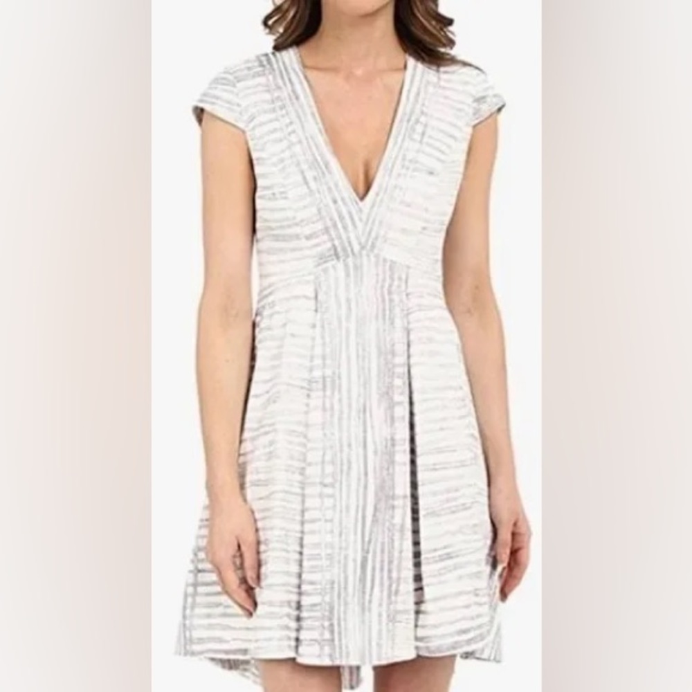 NWOT | Halston Heritage Fit & Flare Cap Sleeve Structured Dress Gray/White 14